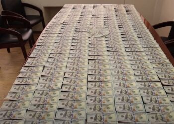 29 900 აშშ დოლარის ოდენობის ყალბი 100 დოლარიანი კუპიურის გასაღების ფაქტზე დაკავებულია 4 პირი – საგამოძიებო სამსახური