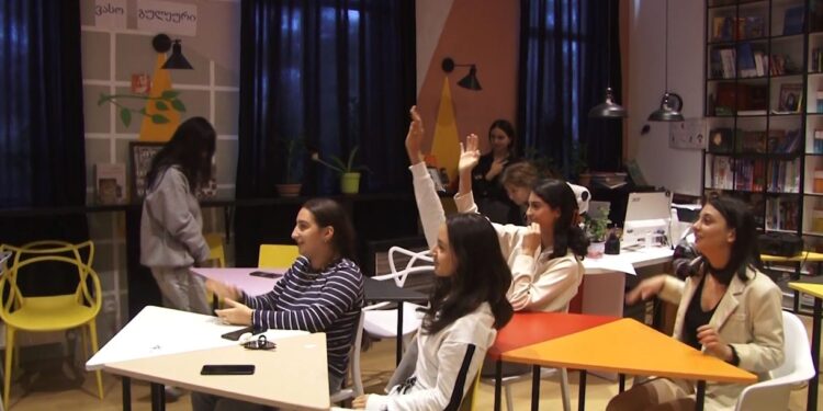 ოზურგეთის 4 საჯარო სკოლაში, ფორუმ თეატრის სპექტაკლის ჩვენება გაიმართა