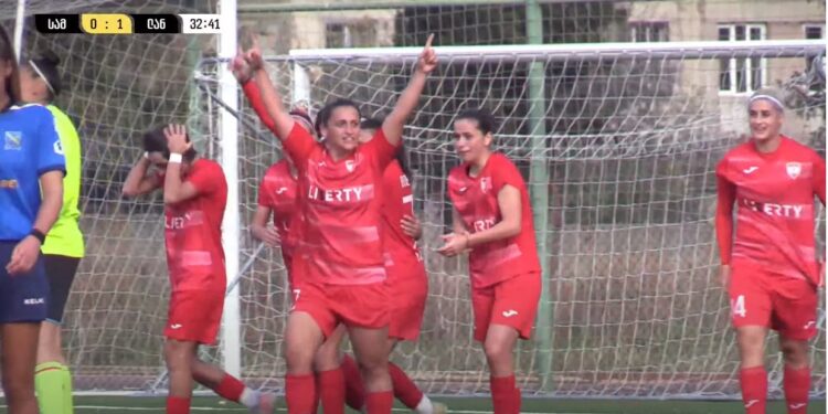 ლანჩხუთელი ქალი ფეხბურთელები პირველი ტაიმის შემდეგ მოქმედ ჩემპიონს ამარცხებენ