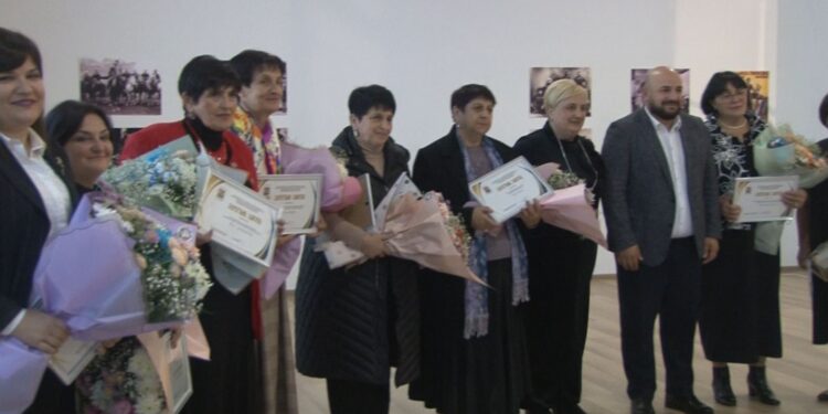 ოზურგეთის ისტორიულ მუზეუმში მუნიციპალიტეტის მასშტაბით აღიარებული 44 პედაგოგი დააჯილდოვეს