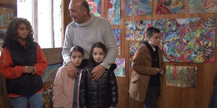 ვიდეო – ოზურგეთის სამხატვრო სკოლის მოსწავლეების საშემოდგომო გამოფენა