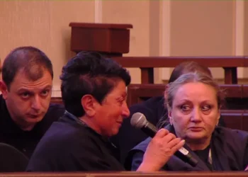 “მე მართლაც მაქვს ასაღები ფული, ის ფული მისატანია, სადაც საჭიროა” – დაკავებული ქალი მოსამართლეს, რომელმაც „კანონიერ ქურდს“ დახმარებისთვის მიმართა