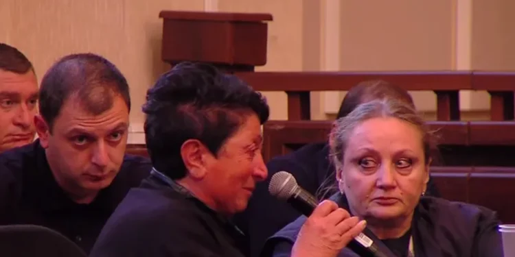 “მე მართლაც მაქვს ასაღები ფული, ის ფული მისატანია, სადაც საჭიროა” – დაკავებული ქალი მოსამართლეს, რომელმაც „კანონიერ ქურდს“ დახმარებისთვის მიმართა