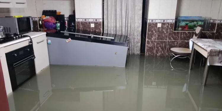 ძლიერი წვიმის შედეგად ქუთაისში ქუჩები და საცხოვრებელი სახლები დაიტბორა