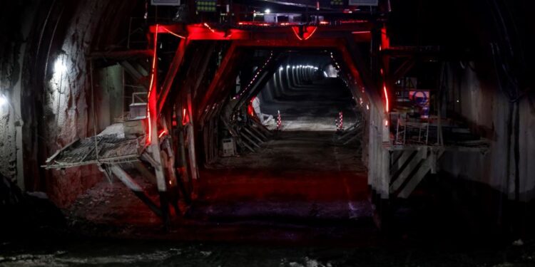 რიკოთზე არსებული გვირაბის პარალელურად, ახალი 1 800-მეტრიანი გვირაბი გაიჭრა