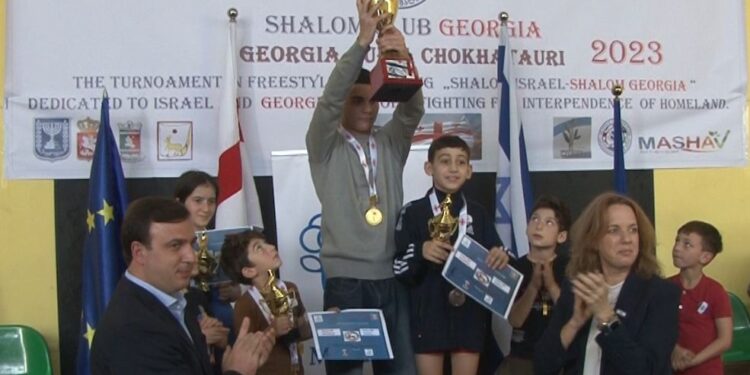 ჩოხატაურში ტურნირი თავიუსფალ ჭიდაობაში ჩატარდა, რომელიც ქართველ და ისრაელელ გმირთა ხსოვნას მიეძღვნა