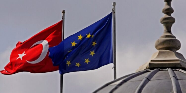 ევროკომისია – “თურქეთი სულ უფრო მეტად შორდება ევროკავშირს”