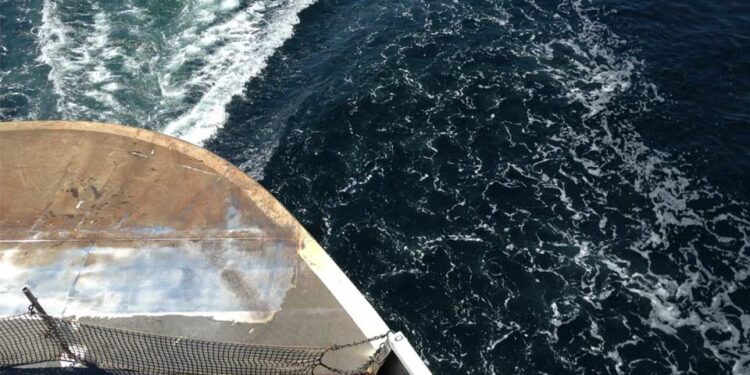 ერთი ადამიანი დაიღუპა, 12-ს კი ეძებენ საბერძნეთში სატვირთო გემის ჩაძირვის შედეგად