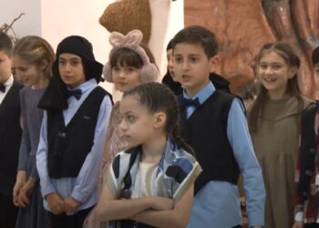 “ახალი წელი მოდის ქართული” – ოზურგეთის #2 საჯარო სკოლის მოსწავლეების ღონისძიება