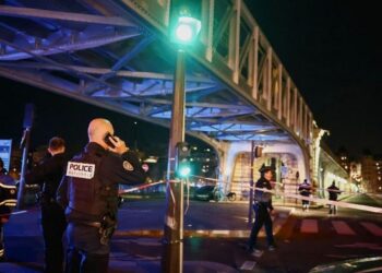 პარიზში, ეიფელის კოშკთან ტურისტებზე თავდასხმის შედეგად დაიღუპა ერთი და დაშავდა ორი ადამიანი