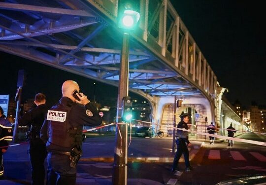 პარიზში, ეიფელის კოშკთან ტურისტებზე თავდასხმის შედეგად დაიღუპა ერთი და დაშავდა ორი ადამიანი