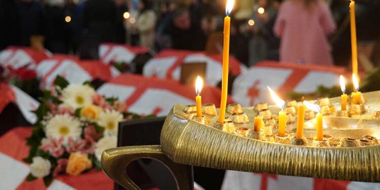 ოკუპირებული აფხაზეთიდან გადმოსვენებული 23 პირი სამხედრო პატივით დაკრძალეს