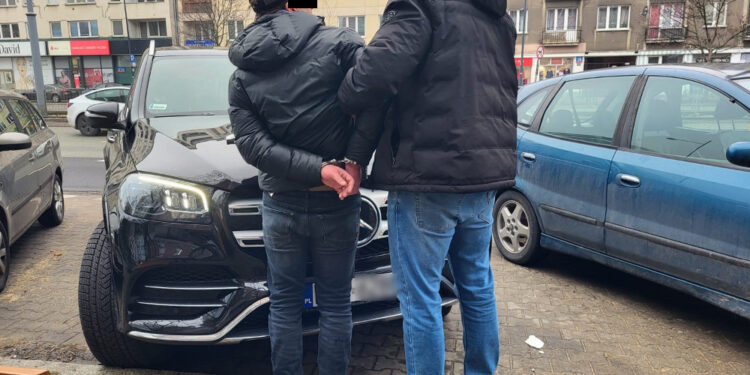 ქურდობა და ქრთამის შეთავაზება პოლიციელისთვის – პოლონეთში საქართველოს მოქალაქე დააკავეს