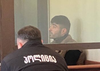 წინასწარ პატიმრობაში დატოვეს კაცი, რომელმაც ცოლის მკვლელობა სცადა