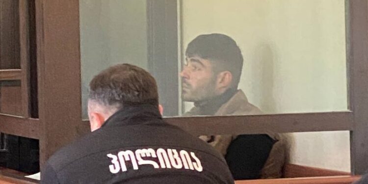 წინასწარ პატიმრობაში დატოვეს კაცი, რომელმაც ცოლის მკვლელობა სცადა