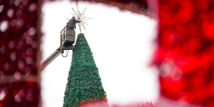 დღეს ოზურგეთში საახალწლო ნაძვის ხე აინთება – ნახეთ ღონისძიებების განრიგი