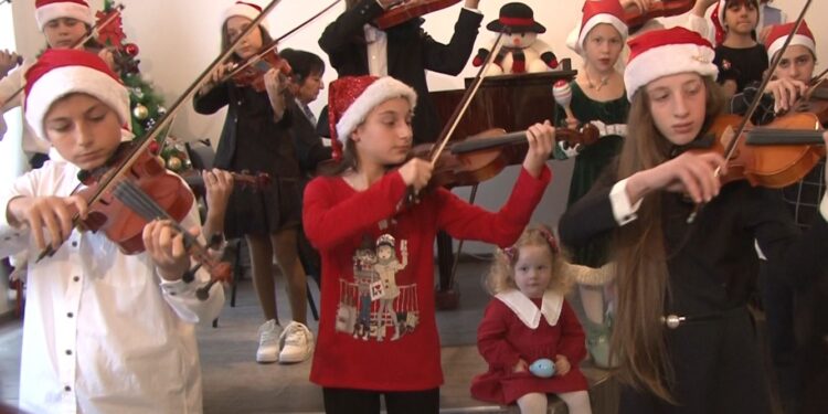 ოზურგეთის მუსიკალურ სკოლაში საანგარიშო კონცერტი “კარნავალი” ჩატარდა