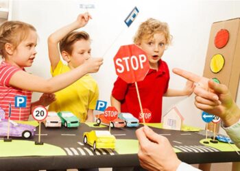 საბავშვო ბაღებში, ბავშვები საგზაო მოძრაობის წესებს ისწავლიან
