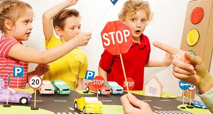 საბავშვო ბაღებში, ბავშვები საგზაო მოძრაობის წესებს ისწავლიან