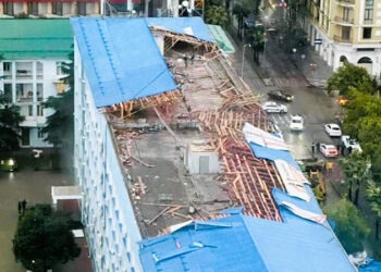 ქარმა ბათუმის უნივერსიტეტის სასწავლო კორპუსს სახურავი გადახადა