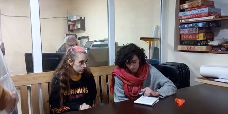 ფრანგული ენისა და ფოტოგრაფიის კურსი – რას საქმიანობენ ფრანგი მოხალისეები ოზურგეთში