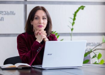 შეფასებისა და გამოცდების ეროვნულ ცენტრის [NAEC] ხელმძღვანელი თანამდებობას ტოვებს