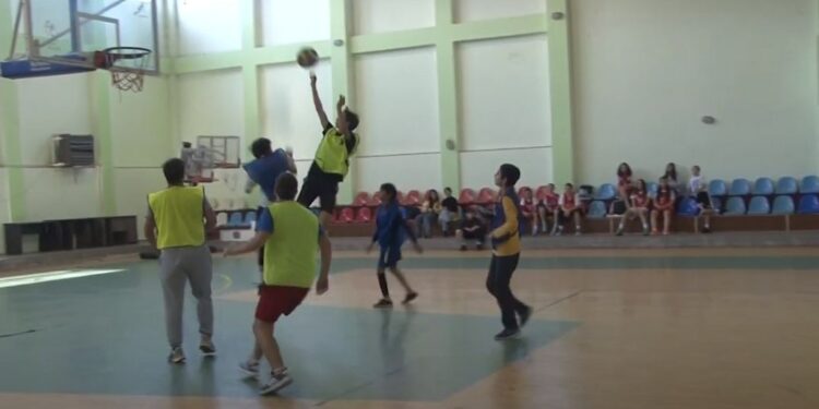 ოზურგეთში სასკოლო სპორტული ოლიმპიადის ფარგლებში კალათბურთის ტურნირი გაიმართა