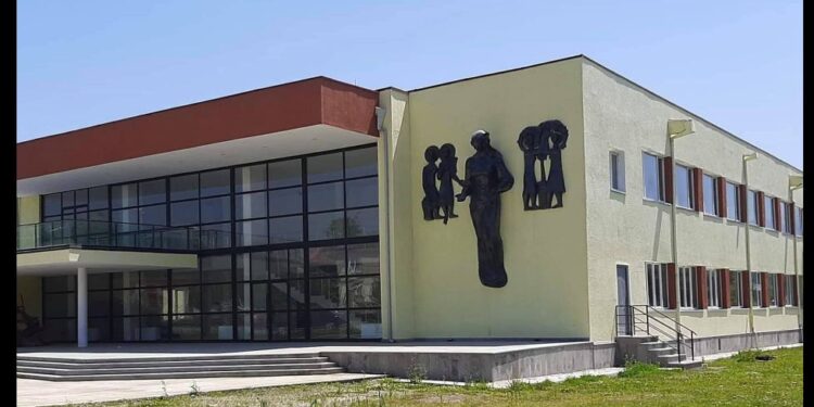 რას აცხადებენ ოზურგეთის კულტურის ცენტრიდან გათავისუფლებული თანამშრომლები