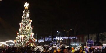 ლანჩხუთში მთავარი საახალწლო ნაძვის ხე საზეიმო ვითარებაში აინთო