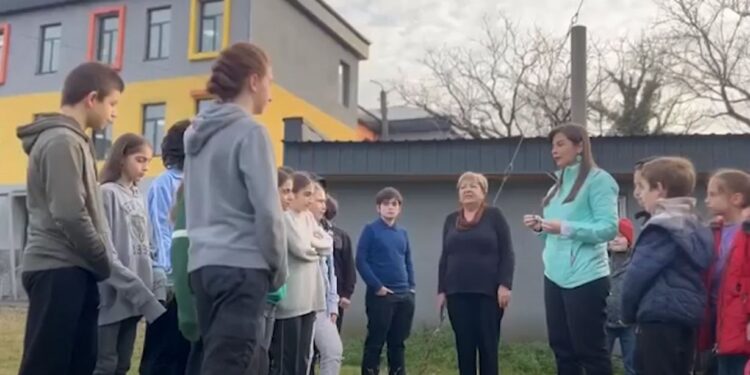 ოზურგეთის #1 საჯარო სკოლის ეზოში გარემოსდაცვითი ღონისძიება გაიმართა