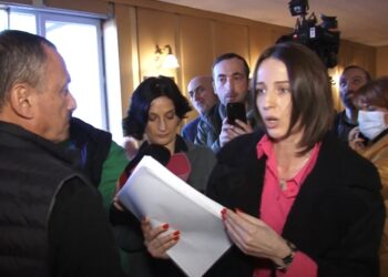 ოზურგეთის საკრებულოს სხდომაზე 2024 წლის ბიუჯეტის დამტკიცებას ხმაური და დაპირისპირება მოყვა