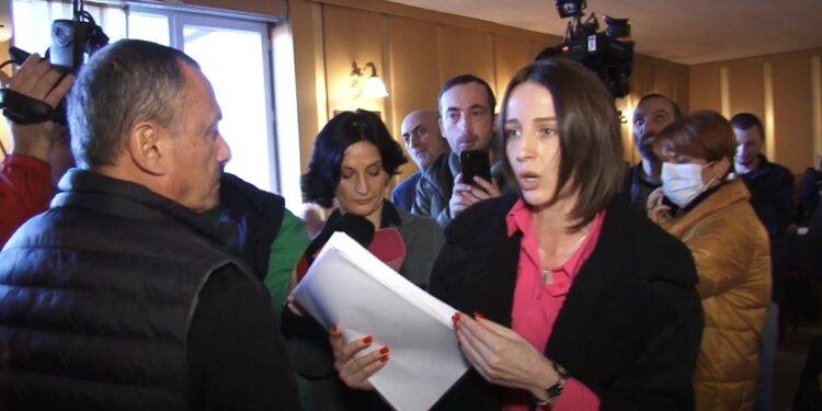 ოზურგეთის საკრებულოს სხდომაზე 2024 წლის ბიუჯეტის დამტკიცებას ხმაური და დაპირისპირება მოყვა