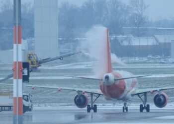 დიდთოვლობის გამო მიუნხენის აეროპორტმა ფრენები დროებით შეაჩერა