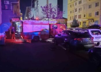 ბათუმში სახლში დატოვებულმა ანთებულმა ნაძვის ხემ ხანძარი გამოიწვია