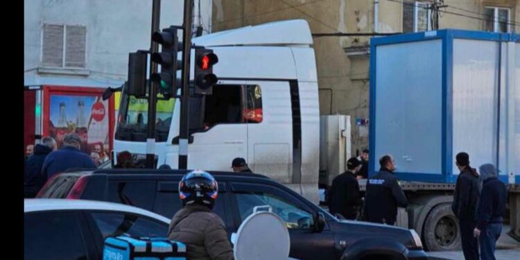 თბილისში ადამიანს ზებრაზე სატვირთო დაეჯახა – ის ადგილზე დაიღუპა