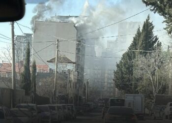 თბილისში საცხოვრებელ კორპუსში ხანძარია