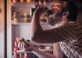 რა შეგიძლიათ მიირთვათ ძილის წინ, წონაში მატების გარეშე