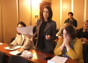 ვიდეო – მორიგი ხმაური და დაპირისპირება ოზურგეთის საკრებულოს სხდომაზე