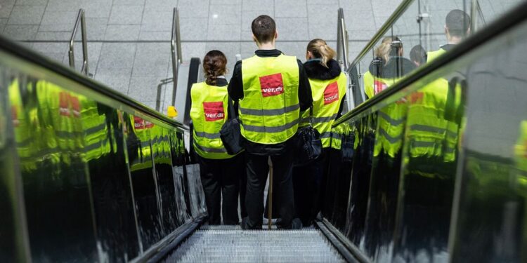 გერმანიაში 11 აეროპორტის, უსაფრთხოების სამსახურის თანამშრომლები გაიფიცნენ