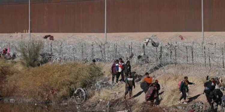 მექსიკაში, აშშ-ის საზღვართან სროლის შედეგად, სულ მცირე, 12 ადამიანი დაიღუპა