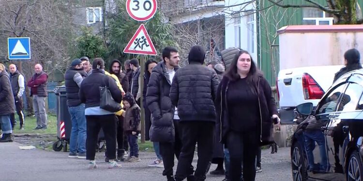 ოზურგეთის სასამართლოს წინ ბექა გორგოშიძის ახლობლებმა საპროტესტო აქცია მოაწყვეს