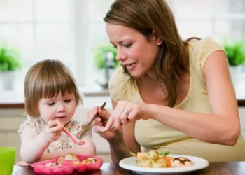 “რძე, წითელი თევზი, ბროწეული, ზეითუნის ზეთი”- სია, რომელსაც ბავშვთა კვებისას სიფრთხილით უნდა მოეკიდოთ