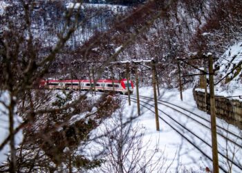 სოფელ მოლითში მეწყრის ჩამოწოლის გამო რეისზე არსებული მატარებლები ვეღარ გააგრძელებენ მოძრაობას – უამინდობის გამო უქმდება ხვალინდელი რეისებიც