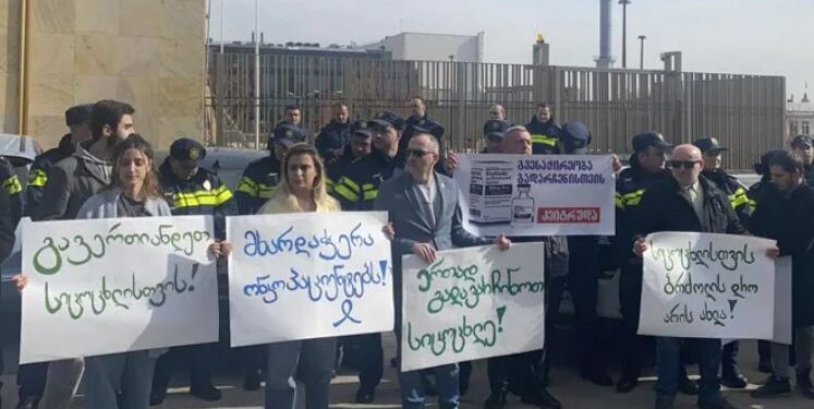 მთავრობის ადმინისტრაციასთან ონკოპაციენტების მხარდამჭერი აქცია გაიმართა