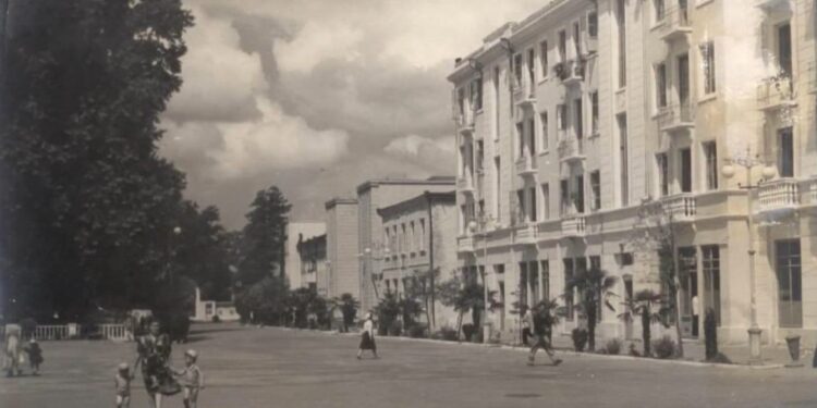 პირველი საცხოვრებელი კორპუსი ოზურგეთში – “ეპიზოდები გურიიდან” – S01, E14