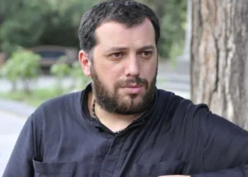 სინოდალურმა კომისიამ პატრიარქს დეკანოზ პეტრე კვარაცხელიასთვის მომავალ სხდომამდე მღვდელმოქმედების შეჩერებაზე შუამდგომლობით მიმართა