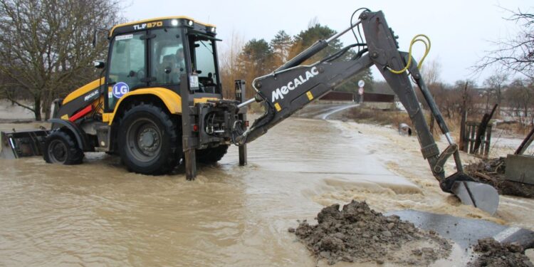 ძლიერმა წვიმამ პრობლემები შექმნა ხაშურშიც – დატობორილია ქუჩები და სახლები