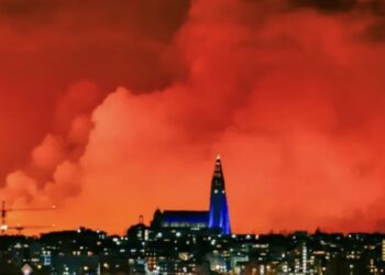 ისლანდიაში ვულკანი ამოიფრქვა, ლავა ქალაქს უახლოვდება