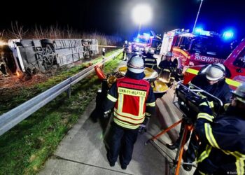 გერმანიაში ავტოსაგზაო შემთხვევის შედეგად 20-მდე ადამიანი დაშავდა