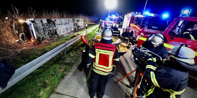 გერმანიაში ავტოსაგზაო შემთხვევის შედეგად 20-მდე ადამიანი დაშავდა